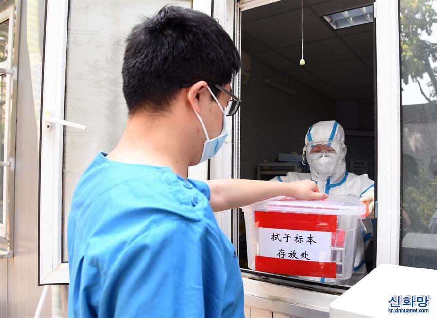 （社会）（5）探访北京市海淀医院集成式核酸检测实验室