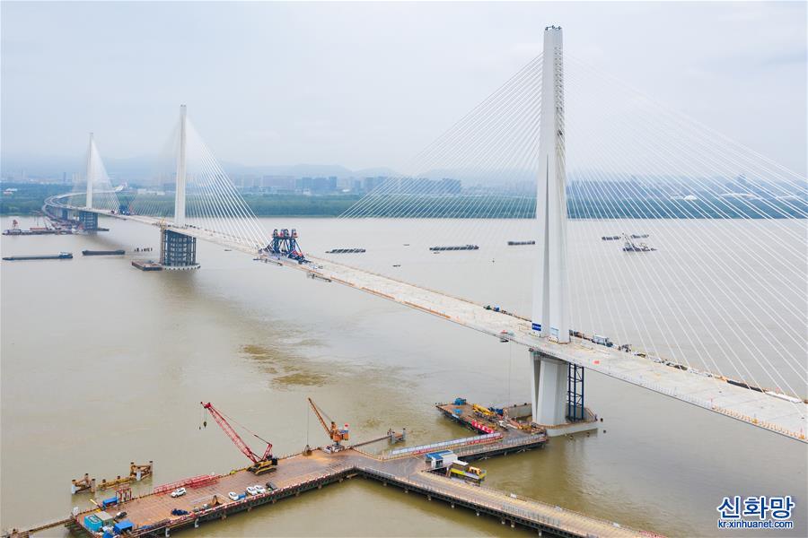 #（经济）（4）南京长江第五大桥顺利合龙
