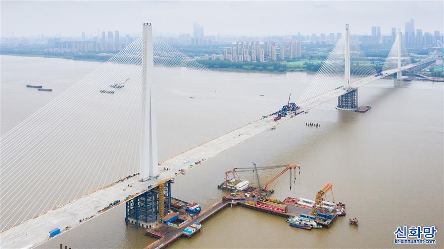 #（经济）（5）南京长江第五大桥顺利合龙
