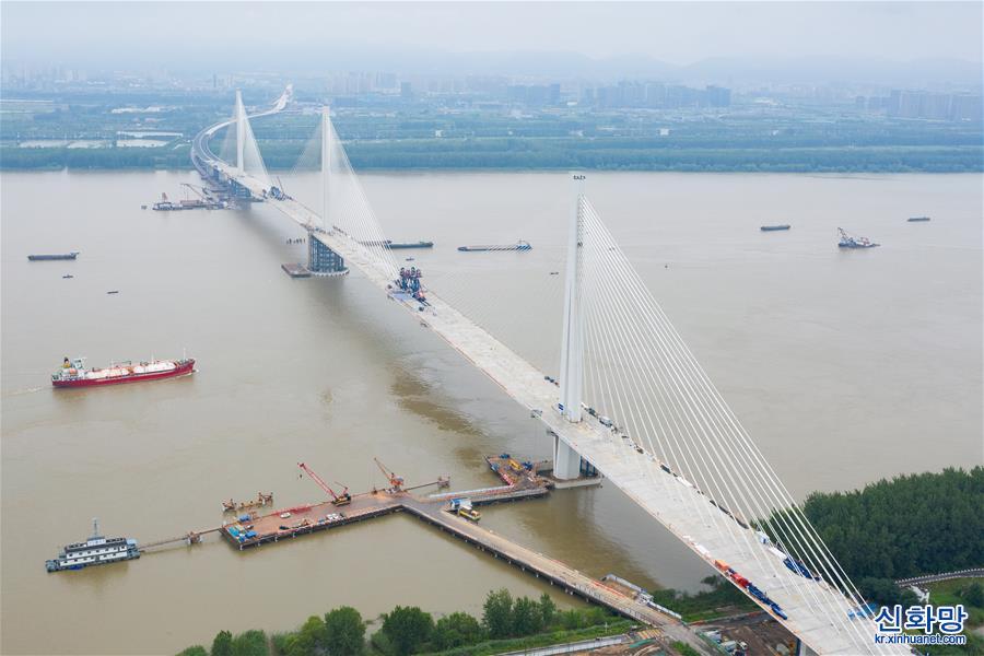 #（经济）（3）南京长江第五大桥顺利合龙