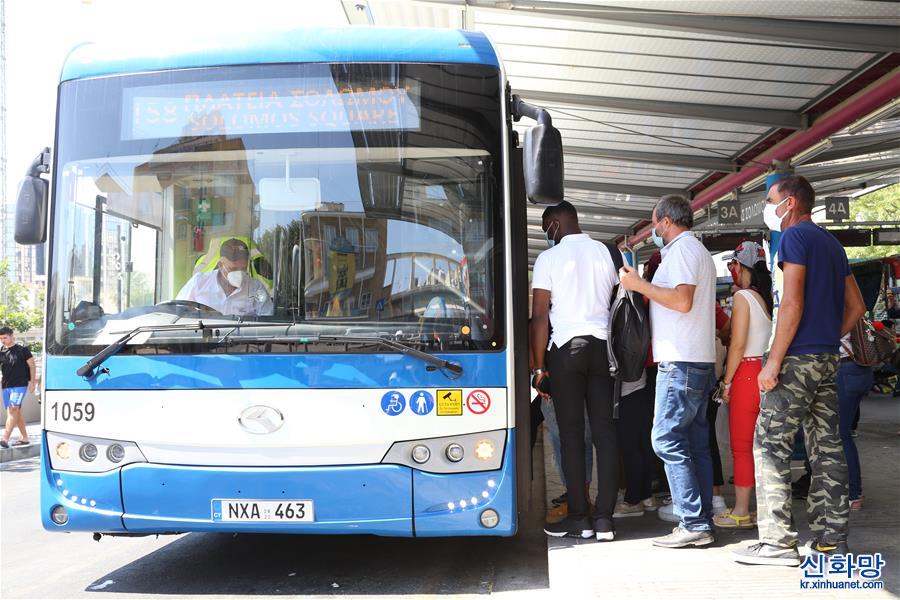 （國際疫情）（1）來自中國的155輛“抗疫客車”投入塞浦路斯公交係統