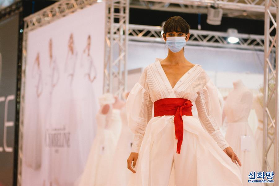 （國際疫情·新華視界）（6）疫情下的婚紗展