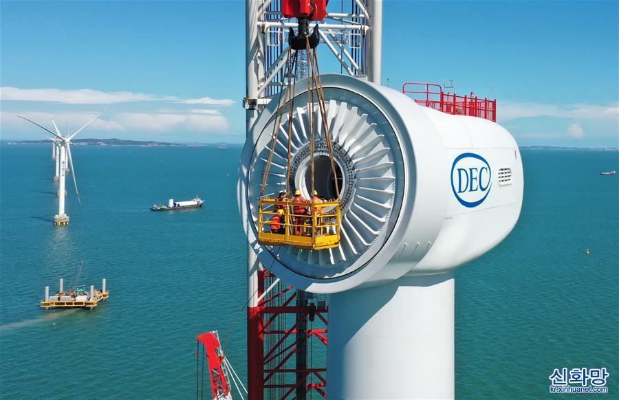 （经济）（3）国内首台10兆瓦海上风电机组成功并网发电