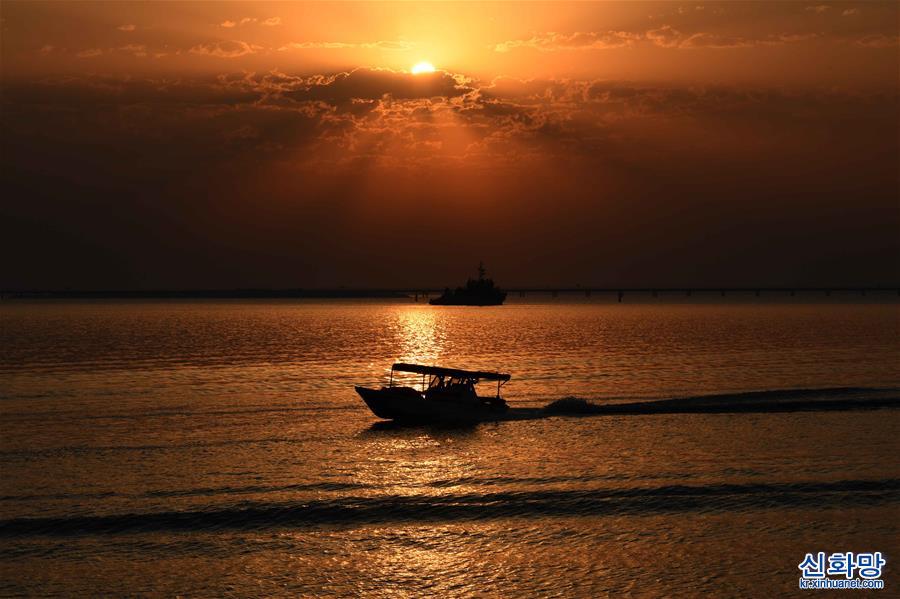 （新华视界）（4）科威特城海滨日落