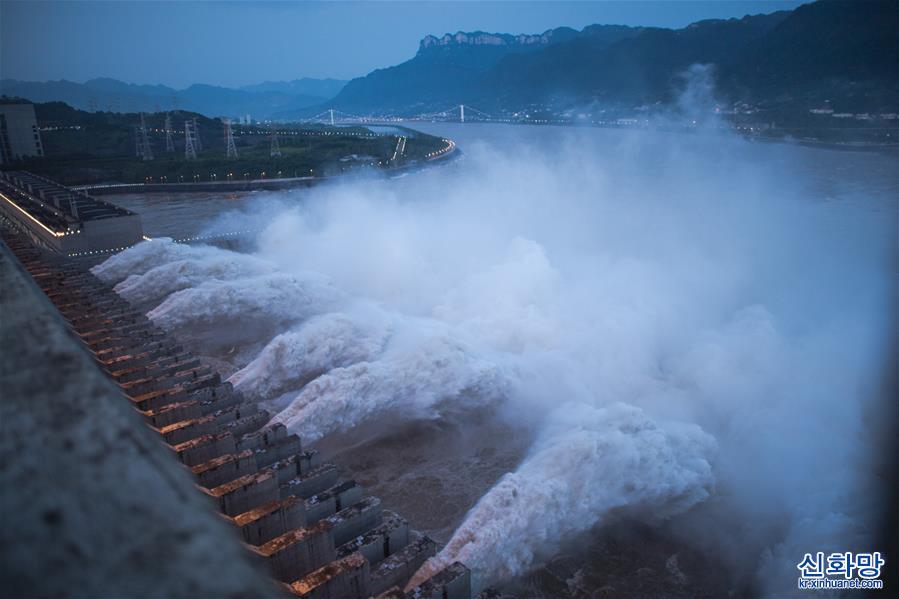 （防汛抗洪·新华视界）（2）“长江2020年第2号洪水”平稳通过三峡大坝