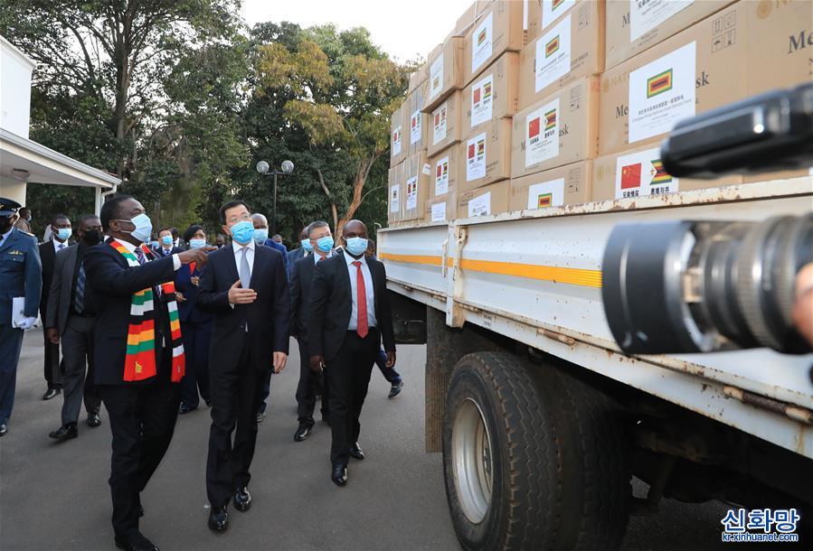 （國際·圖文互動）中國向津巴布韋捐贈檢測試劑盒等抗疫物資
