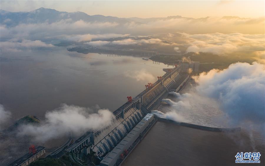 #（防汛抗洪·图文互动）（2）三峡水库有效拦蓄长江2020年第3号洪水削峰达36.7%