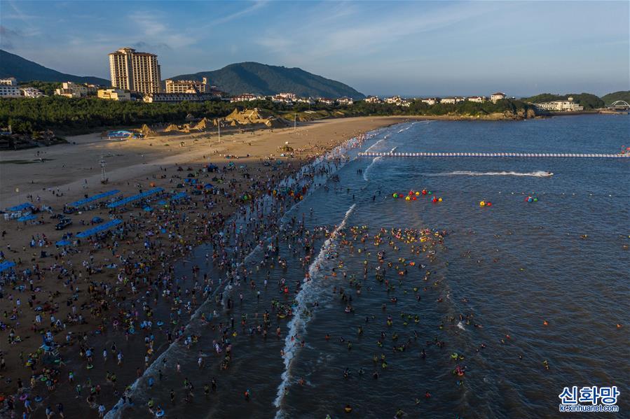 （社会）（1）夏日“沙滩夜经济”打造舟山旅游特色品牌