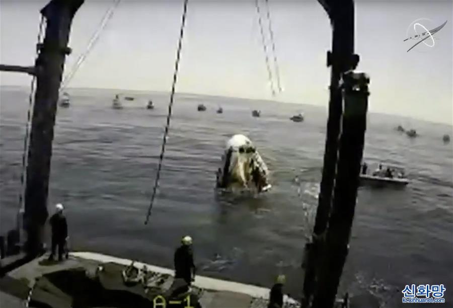 （国际）（3）美国“龙”飞船载两名宇航员返回地球