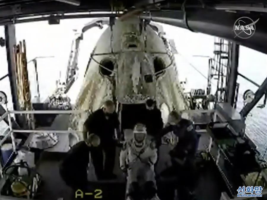 （国际）（7）美国“龙”飞船载两名宇航员返回地球