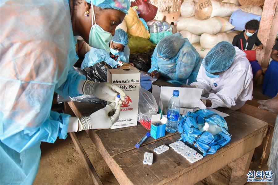 （新华视界）（1）喀麦隆：市场上的流动医疗队