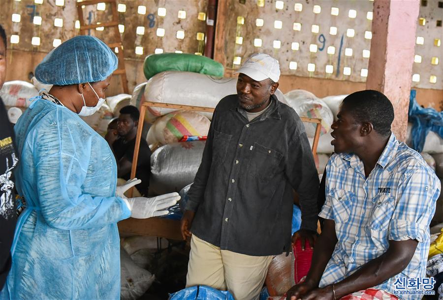 （新华视界）（8）喀麦隆：市场上的流动医疗队