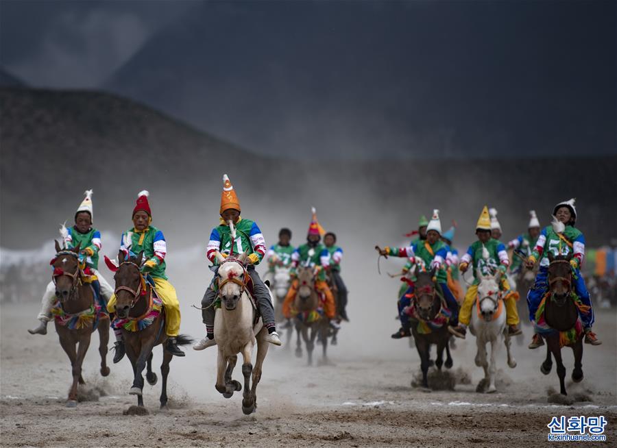 （体育）（3）西藏当雄：云端赛马