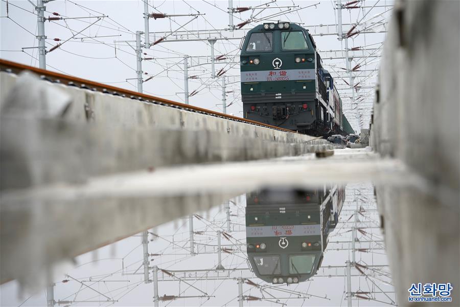 （经济）（2）智能高铁“新标杆”！京雄城际铁路全线轨道贯通
