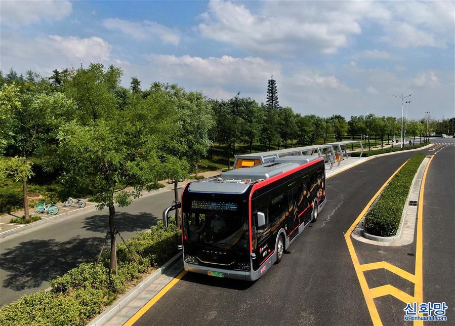 （经济）（8）自动驾驶公交亮相郑州
