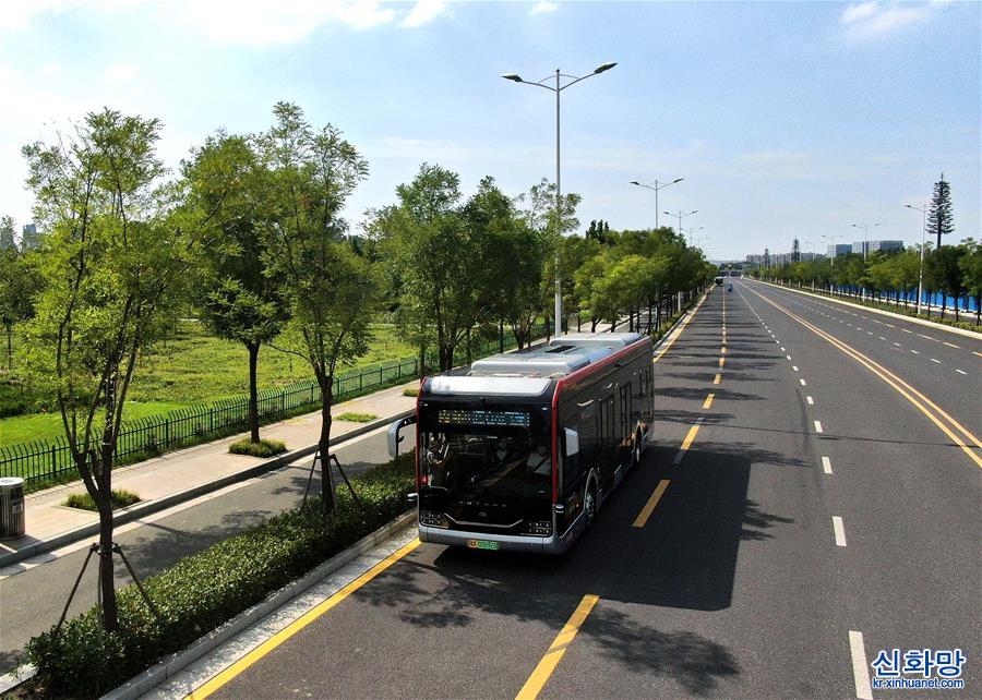 （经济）（7）自动驾驶公交亮相郑州
