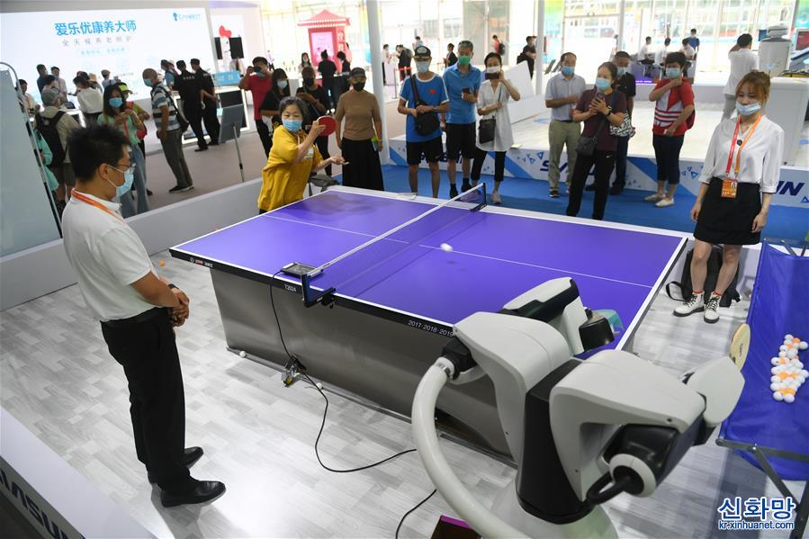 （体育·2020服贸会）（3）会“打”乒乓球的机器人