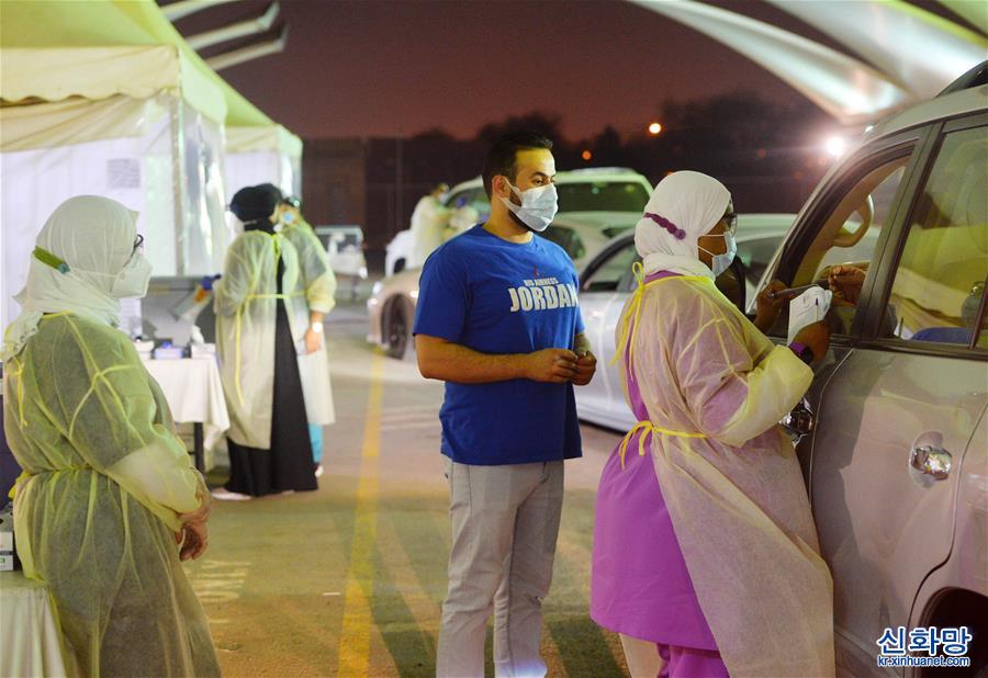 （国际疫情·新华视界）（2）科威特：“不下车”核酸检测