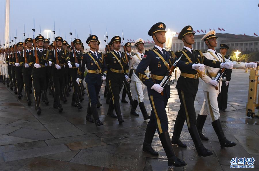 （社会）（5）国庆升旗仪式在天安门广场举行