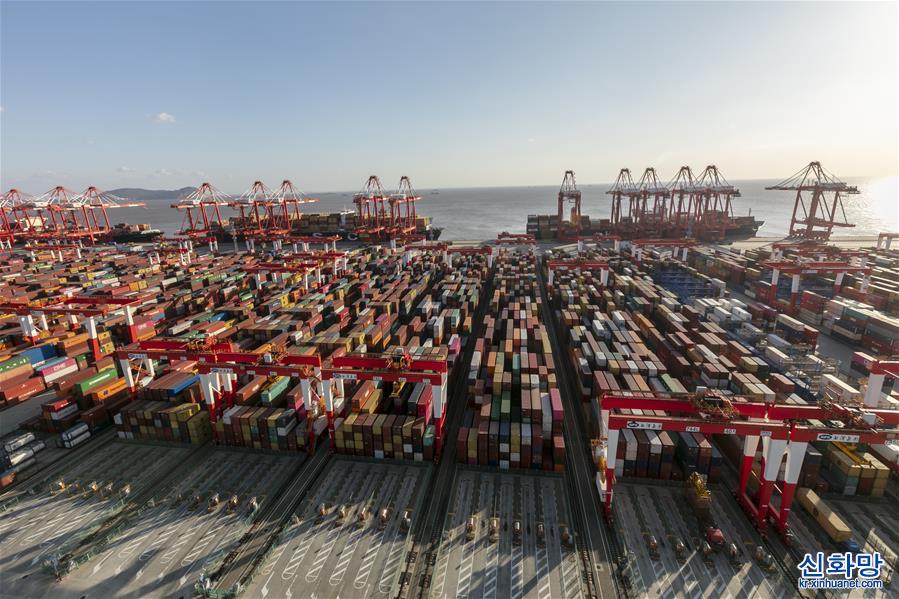 （经济）（1）上海港单月集装箱吞吐量破历史纪录