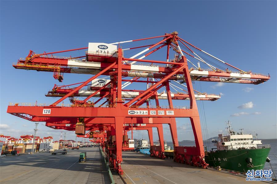（经济）（6）上海港单月集装箱吞吐量破历史纪录
