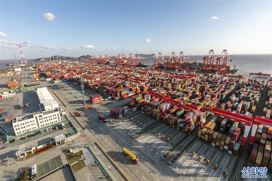 （经济）（2）上海港单月集装箱吞吐量破历史纪录