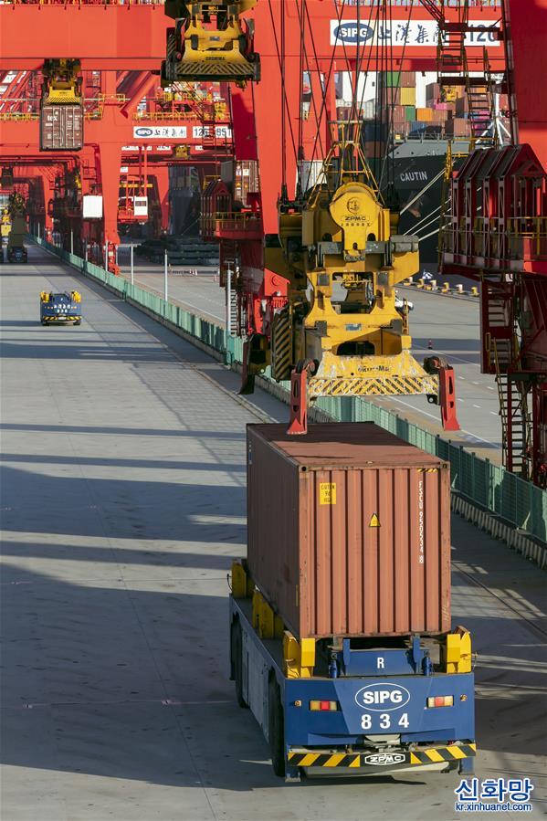 （经济）（5）上海港单月集装箱吞吐量破历史纪录