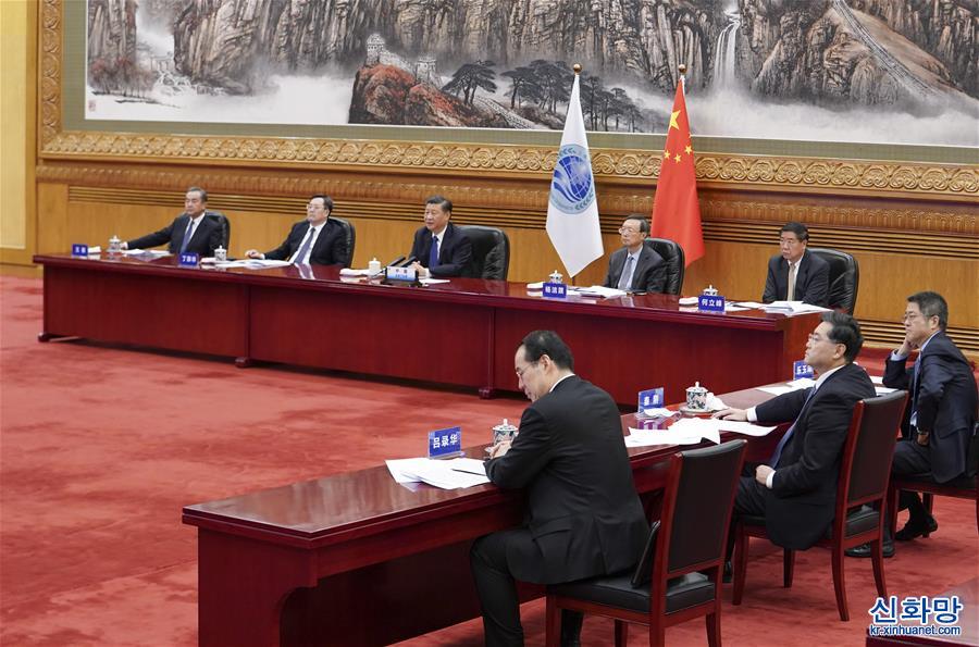 （XHDW）習近平出席上海合作組織成員國元首理事會第二十次會議並發表重要講話