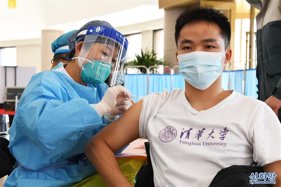 （聚焦疫情防控）（3）北京：新冠疫苗接种进校园