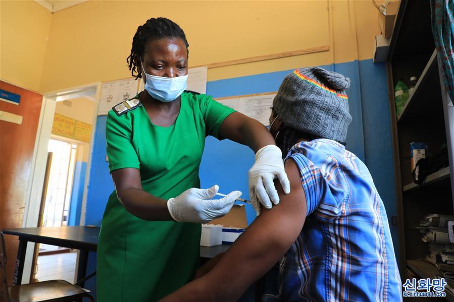 （国际·图文互动）（2）津巴布韦总统：中国援助疫苗对津实现群体免疫意义重大