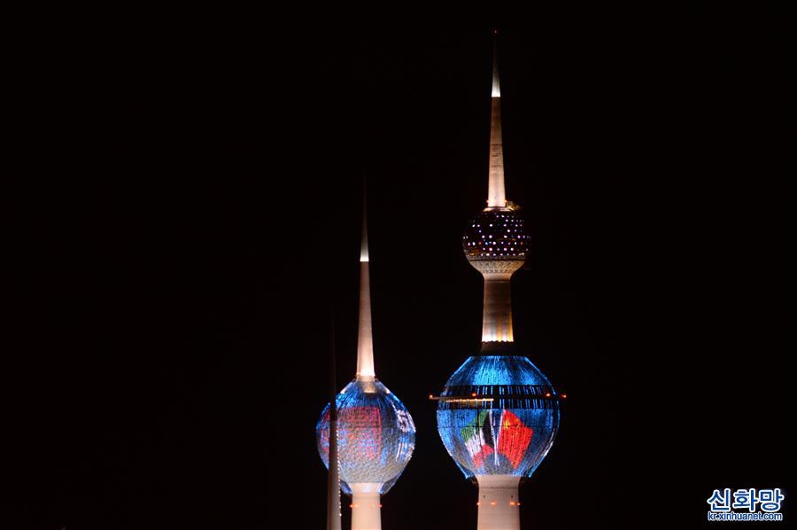 （国际）（2）科威特塔点亮中科国旗样式灯光庆祝两国建交50周年