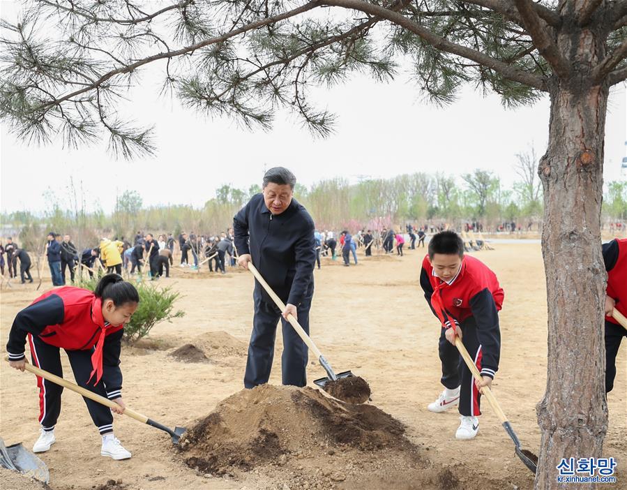 （XHDW）（2）党和国家领导人参加首都义务植树活动