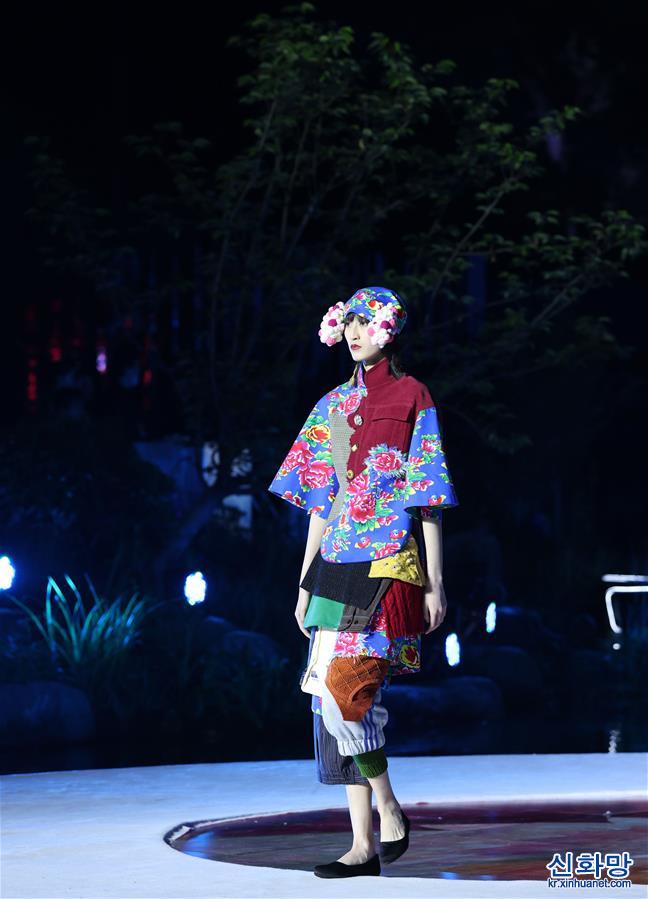 （新华视界）（1）中国（浙江）民族服饰设计展演在浙江桐庐举行