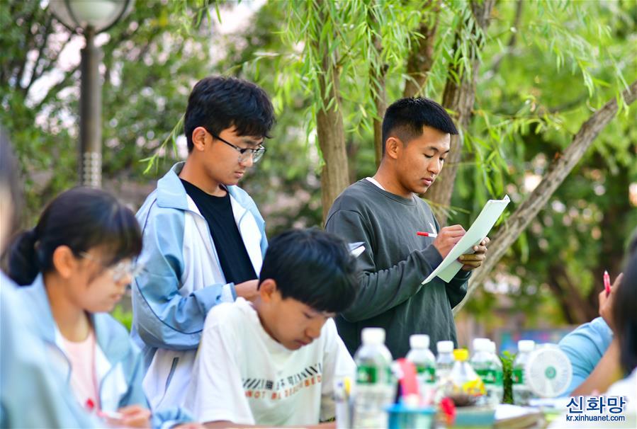 （新華全媒+）（1）雲南漾濞：災區學子備戰高考