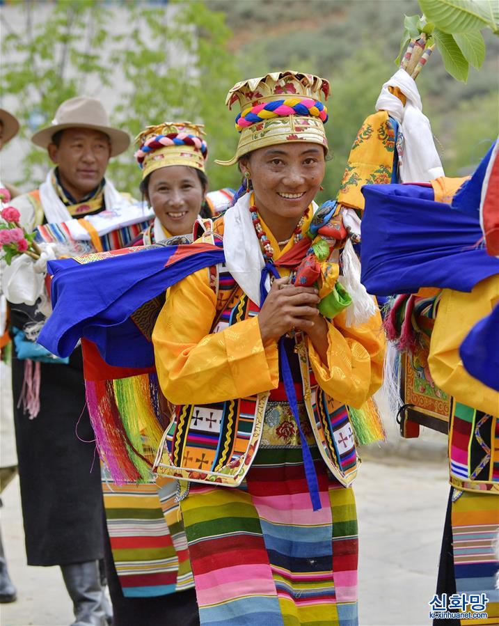（社会）（6）西藏：共康村欢度“望果节”
