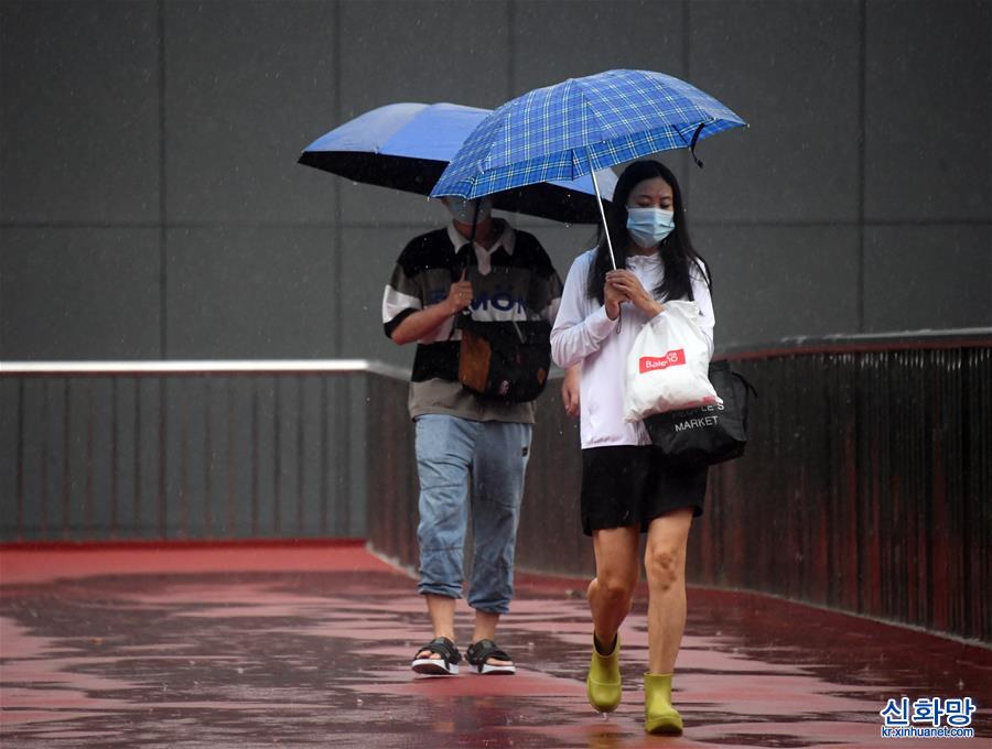 （新华视界）（4）北京迎来强降雨