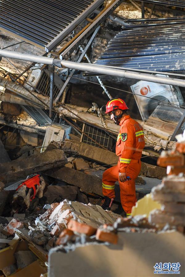 （图文互动）（2）江苏吴江塌楼事故已致8人遇难9人仍在搜救中