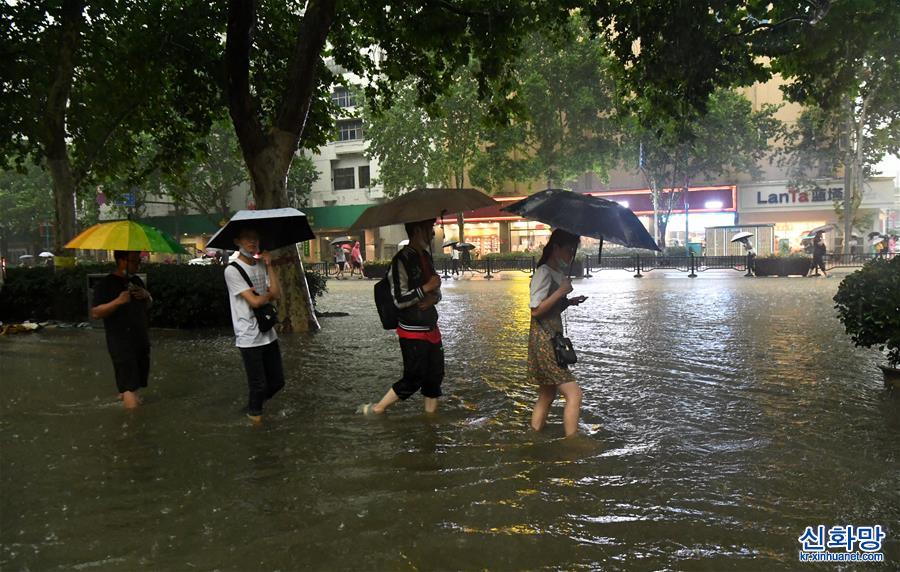 （社会）（2）郑州遭遇历史极值暴雨