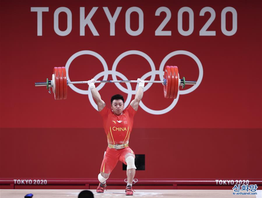 （东京奥运会）（11）举重——男子67公斤级：谌利军夺冠
