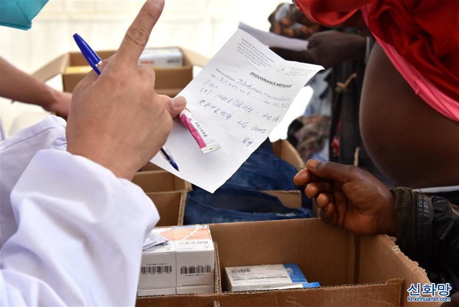 （国际·图文互动）（2）中国援喀麦隆医疗队举行义诊造福当地群众