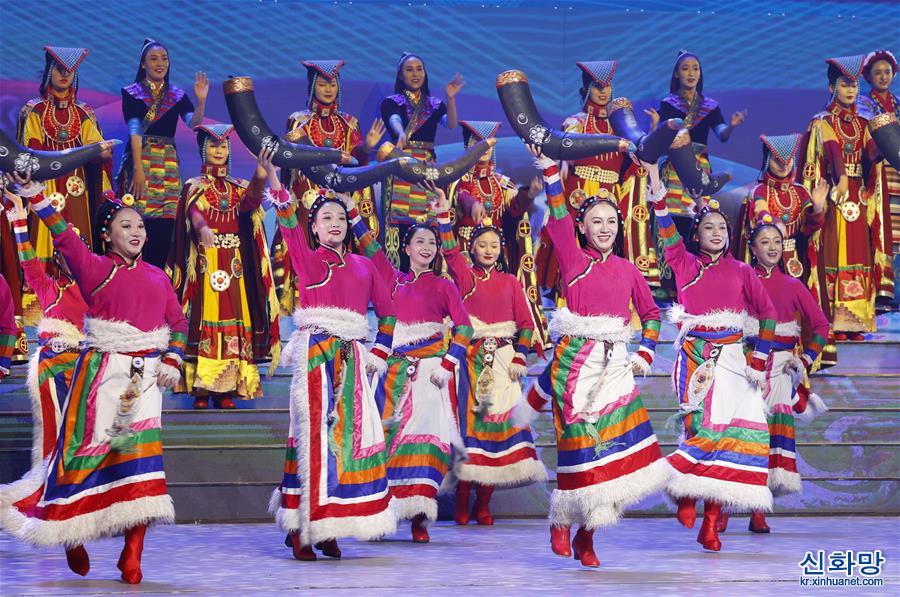（时政）（3）庆祝西藏和平解放70周年文艺演出《西藏儿女心向党》在拉萨举行