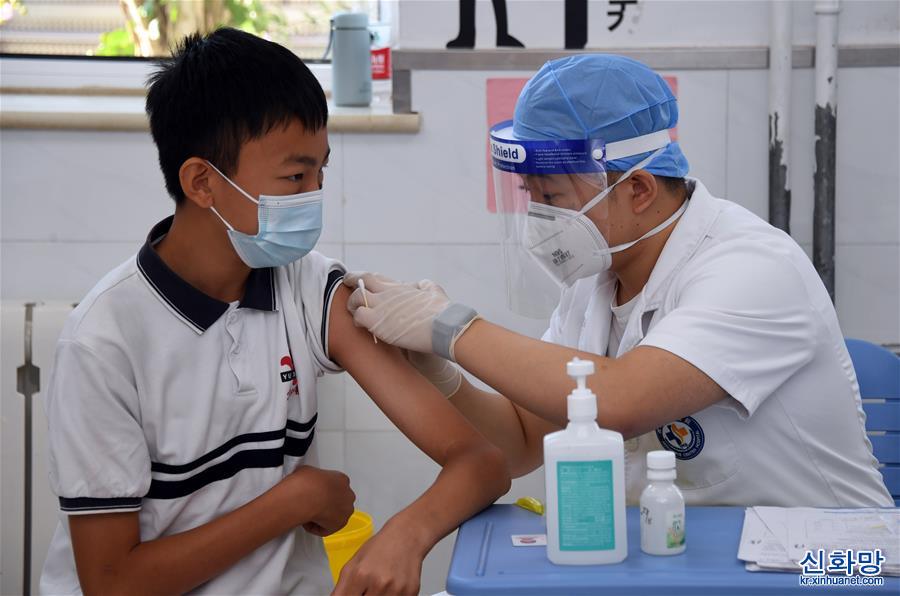 （社会）（2）新冠疫苗接种进校园