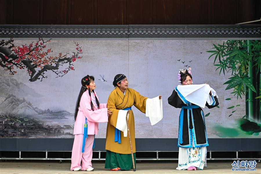 (文化)(1)传承非遗文化 唱响佤族清戏