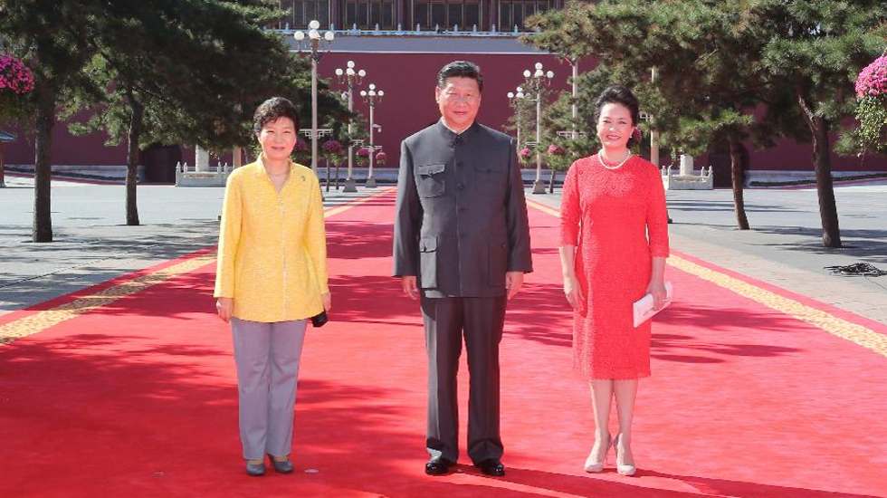 시진핑 주석 내외, 기념대회 참석 외국측 대표단 단장과 그들의 배우자들 영접