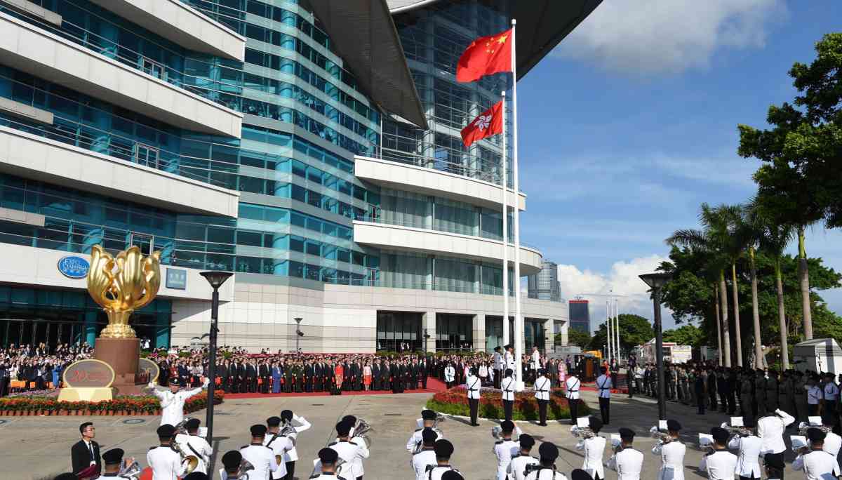 홍콩특구, 국기 게양식 거행해 회귀 20주년 경축
