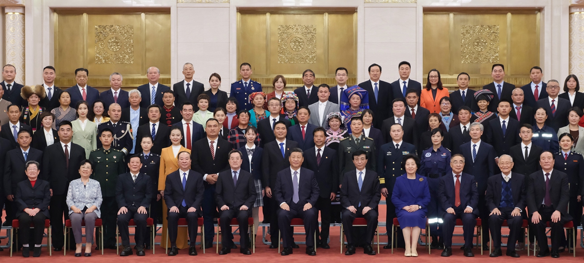 中 시진핑 주석, 제8회 전국도덕모범 및 입상자 접견