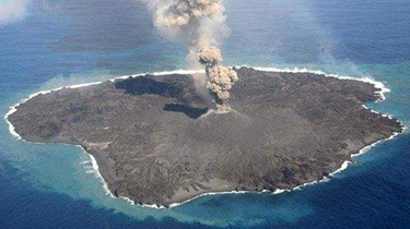 日本西之岛火山再度喷发