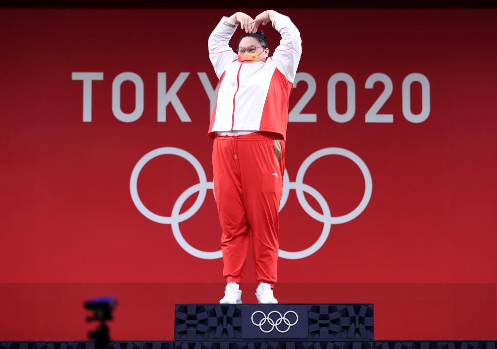 역도——여자 87kg 이상급: 리원원 금메달 획득