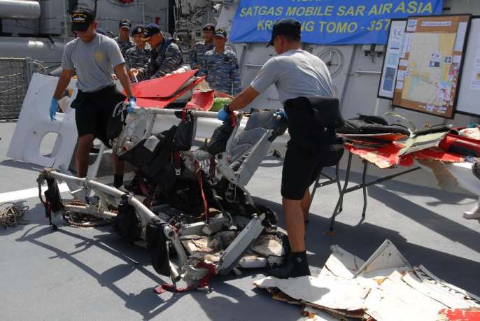 에어아시아 추락 여객기 일부 잔해 수라바야로 운송