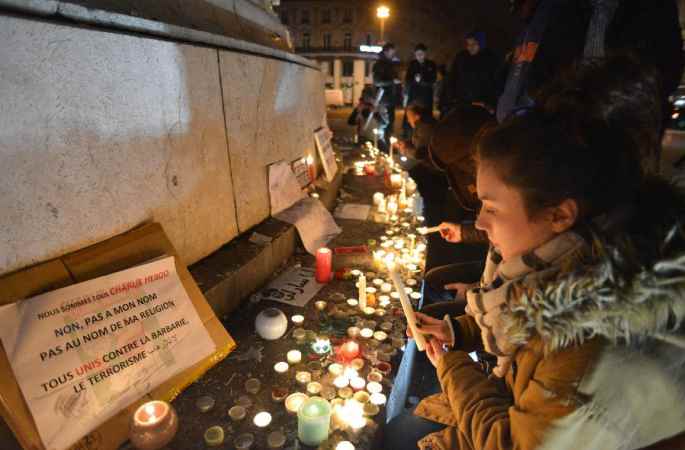 파리 민중, 테러습격 희생자 추모